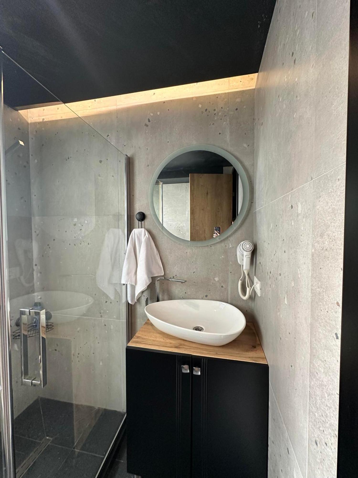 Zet Apartments - Bedroom & Bathroom Prishtinë Luaran gambar
